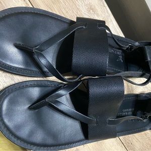 AE Flat Sandals GUC